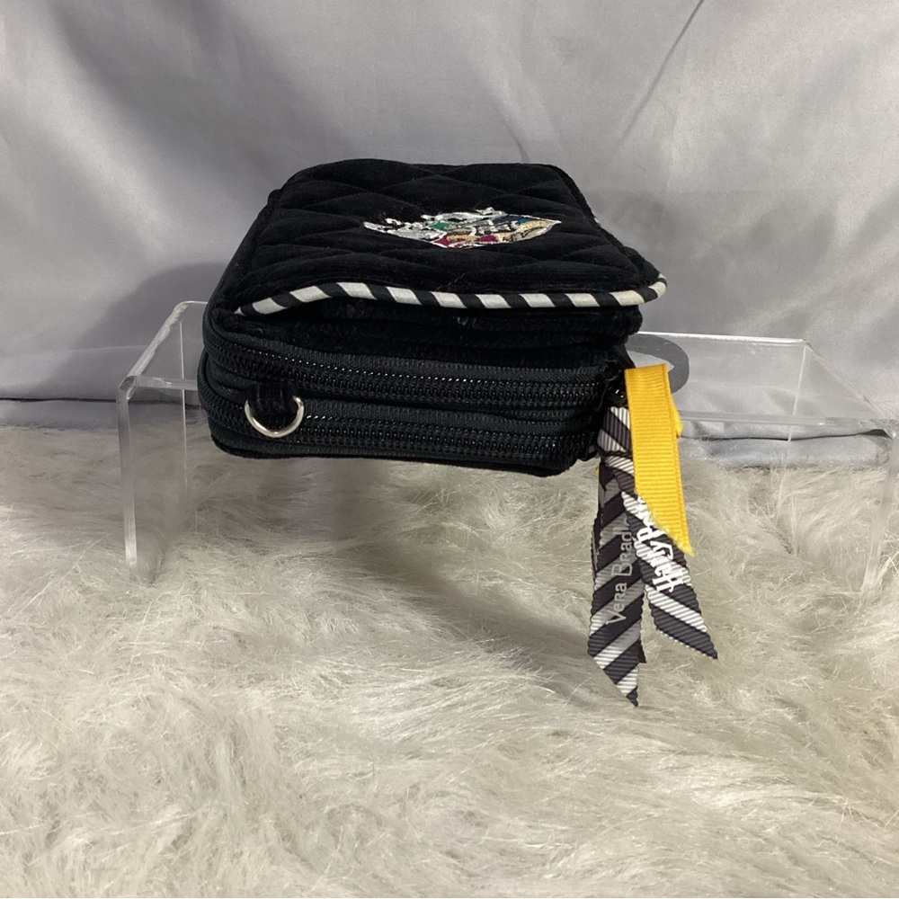 SOLD……..Vera Bradley Harry Potter RFID Black Hogwarts Zippered Travel Wristl - Picture 8 of 12